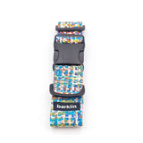 Breites Hundehalsband 4 cm Glitch Muster mit ECONABLE recycelter Nylon Schnalle zeigt Side Release Struktur