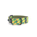 Breites Hundehalsband 4 cm Pixel Grid Muster zeigt vollständige Bogenstruktur und Breitenprofil